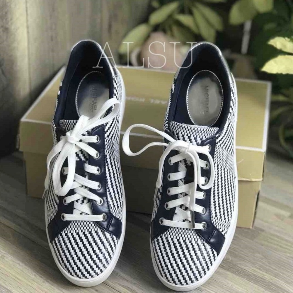 π Christmas Sale π NWT Michael Kors Poppy Lace Up Diagonal Weave Navy Size 9.5 - Picture 4 of 11